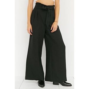 🆕 UO Paperbag Waist Wide Leg Trousers